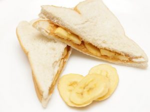 aid259702-v4-728px-Make-a-Peanut-Butter-and-Banana-Sandwich-Step-7