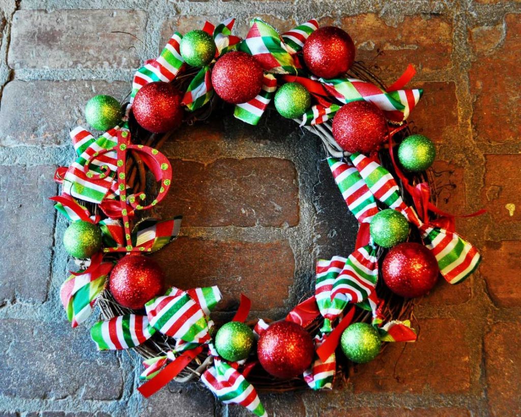 prepossessing-front-door-christmas-wreath-deco-shows-spectacular-red-christmas-ball-combine-engaging-green-christmas-ball-also-picturesque-colorful-ribbon-design-inspiration-christmas-wreaths-ideas-id